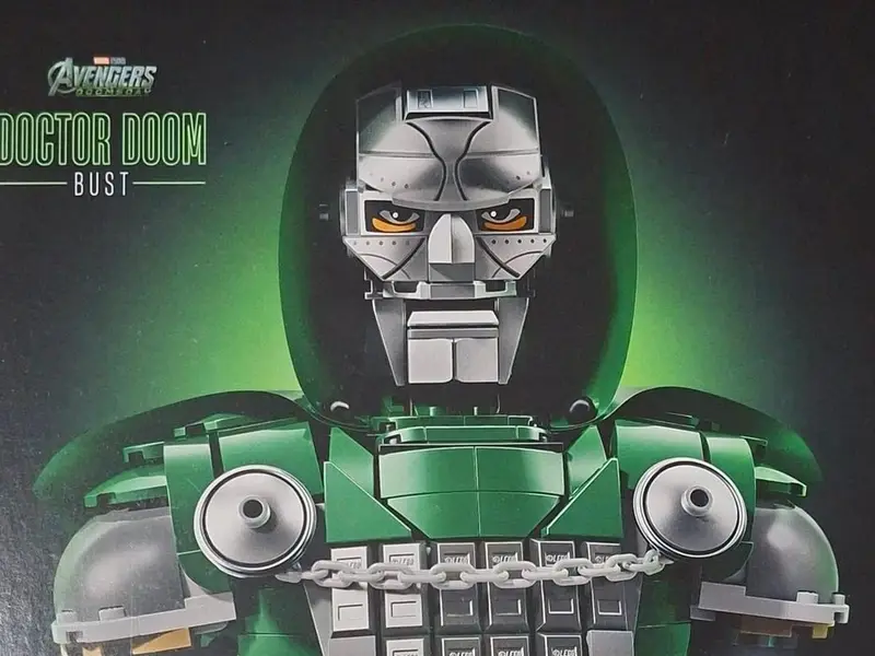 Vazamento de LEGO revela visual inédito do Doutor Destino em novo filme dos Vingadores