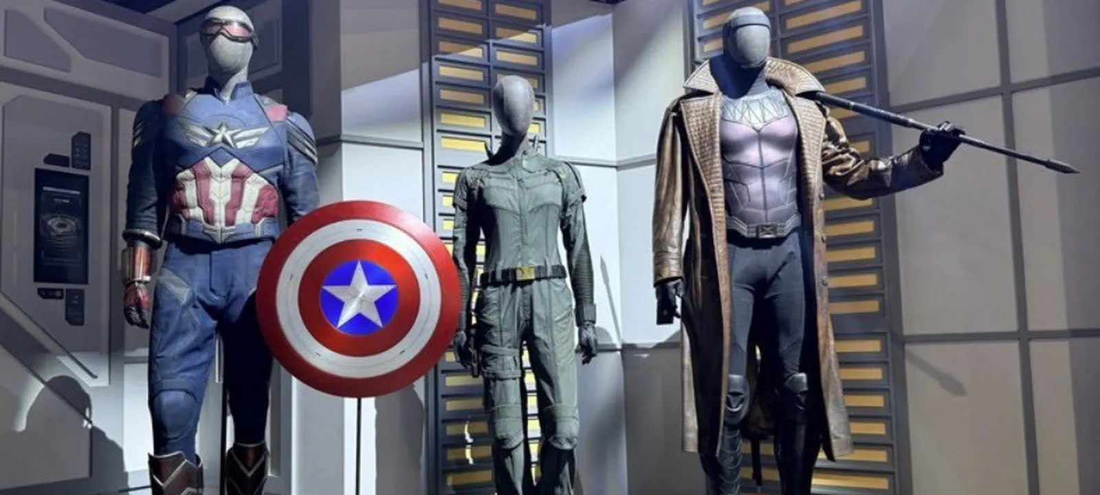 Vingadores: Doutor Destino: Marvel revela uniformes oficiais na SDCC 2026