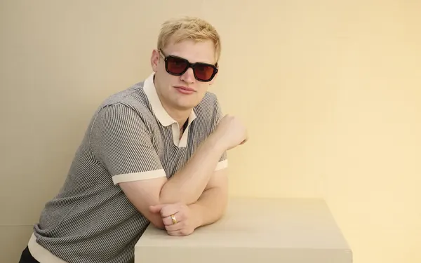 Curry Barker celebra sucesso astronômico de ‘Obsessão’ e assina com a A24
