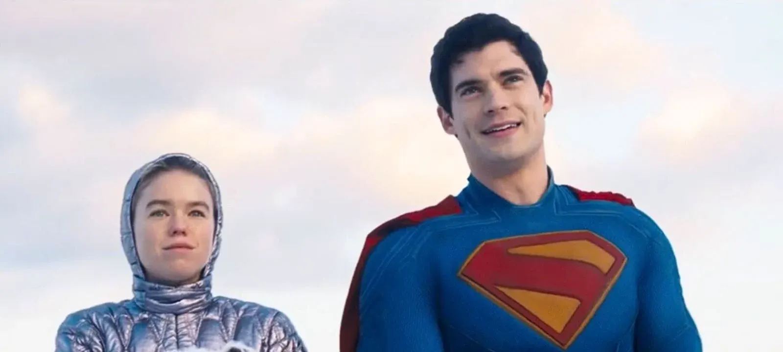 Supergirl: Novo clipe revela encontro épico entre Kara e Superman