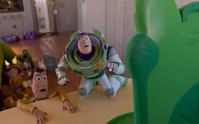 Ao infinito e além! Cinépolis revela balde de pipoca temático de Buzz Lightyear para Toy Story 5