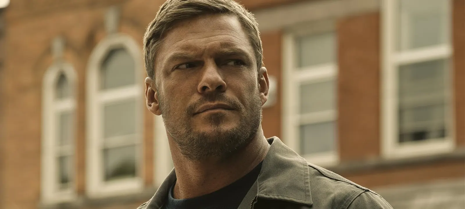 Alan Ritchson confirma negociações com a DC Studios para novo papel no DCU