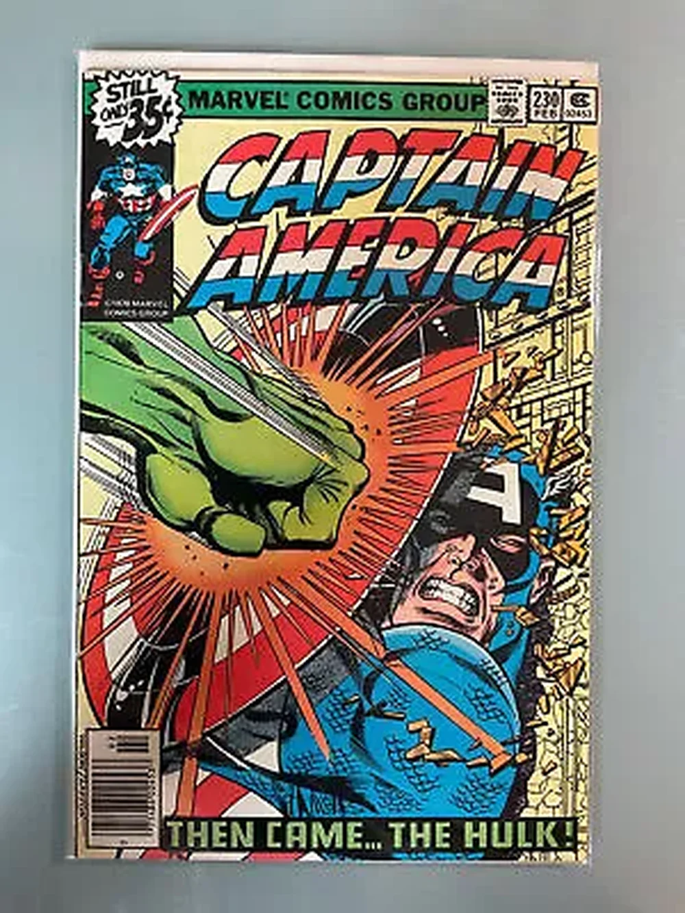 Capa do quadrinho de Captain America 230, de 1978, onde temos Steve Rogers vs. Hulk