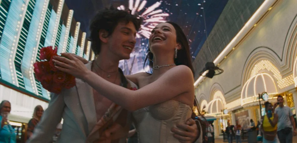 Foto do filme Anora vencedor em 5 categorias no Oscar 2025: Filme, Atriz, Direção, Ator Coadjuvante e Roteiro Original