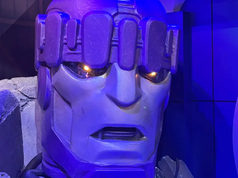Vingadores: Doutor Destino enfim revela os Sentinelas como você sempre sonhou — e eles estão aterrorizantes