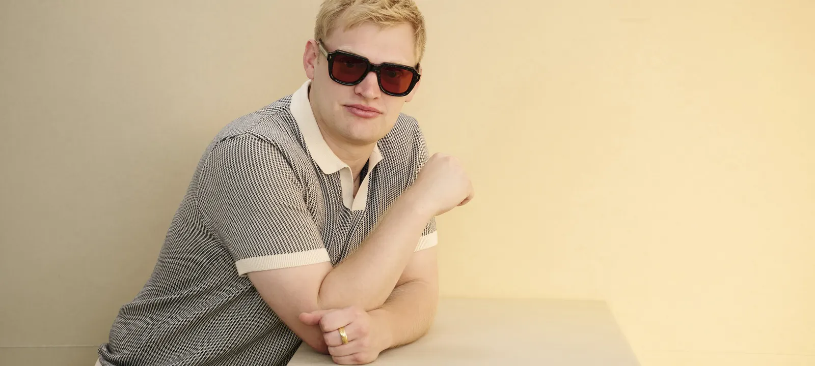 Curry Barker celebra sucesso astronômico de ‘Obsessão’ e assina com a A24